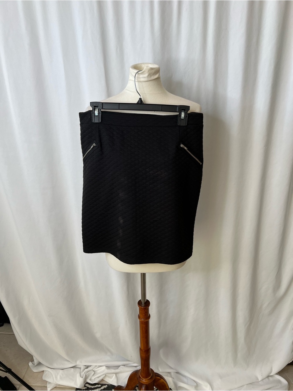 Maurices Black Quilted Pencil Skirt – Size Medium